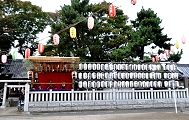 別当寺の南蔵院(元和5年/1619年開山)と並ぶ。'12.10.14.
