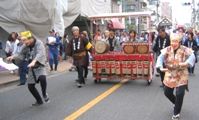 調布囃子奏でる屋台。07.10.07.