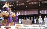 社殿を鯨幕で遮り御魂移しの儀が始まる。07.10.14.