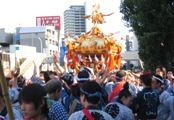 町内巡行から集結地に到着の一三睦神輿。07.10.21.