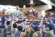 今年は一番手宮入の宮元神輿。07.10.21.