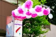 昨夜の萬燈行列や神輿渡御を迎える屋敷門の万燈。08.04.29.