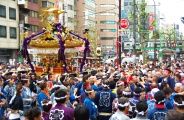 方向転換進入も神輿にまかせてごく自然。08.05.05.