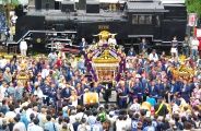 宮神輿に付かず離れずの警護班。08.05.05.