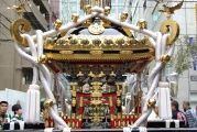 四尺一寸五分の古式の大神輿。08.05.05.
