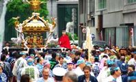 料亭街を渡御してお神酒所へ。08.05.05.