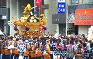魂振り続け担ぎ手達には満足できる神輿担ぎ。08.05.11.