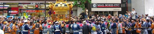 宮入のため渡御を終えて着輿の木が入ります。08.05.11.