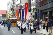 神田祭の陰祭りだが整えた祭礼行列。08.05.11.