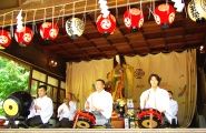 神楽殿での祭囃子。08.06.07.