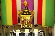 親王誕生記念で新たに建造の宮子神輿が神輿庫で披露。08.06.07.