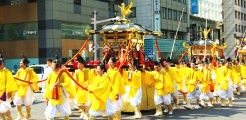 古式に則った装束と鳳輦はまさにお江戸の天下祭り。08.06.13.