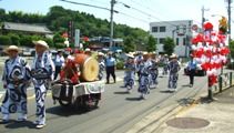 揃いの浴衣姿の祇園囃子方。08.07.13.