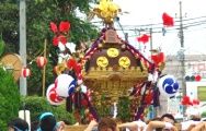 石畑は小振りであるが背高神輿。08.07.13.