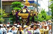 氏子地域を神輿がぎりぎりの渡御。08.07.13.