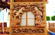 本村の神輿庫は押立神社境内で彫刻は狐。08.07.20.