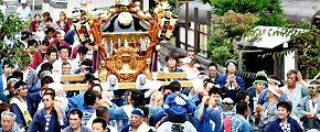 路地を一杯使っての渡御。'11.10.09.