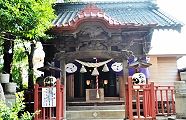 諏訪神社独特の朱色の庇。'11.10.09.