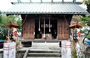 簡素な社殿の豊受神社。'11.10.16.