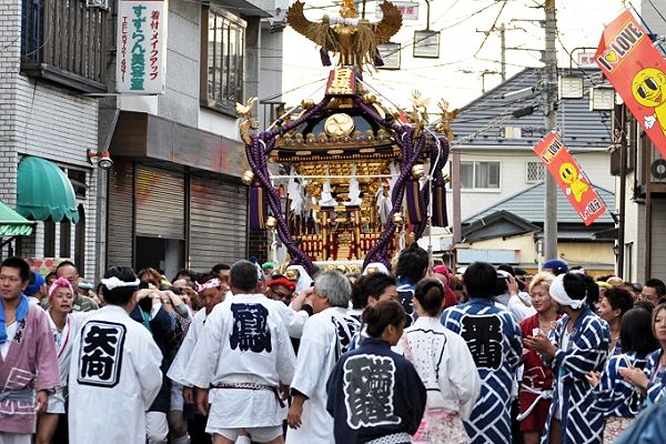 終日担いでも衰えない気合の・今年最後の担ぎです。'11.10.23.
