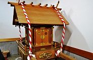 相模国府祭りで担ぐ三之宮。'12.04.22.