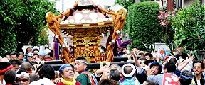 雄叫び繰り返し渡御。'12.06.24.