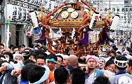 激しく神輿揉みの豊受東組。'12.06.17.