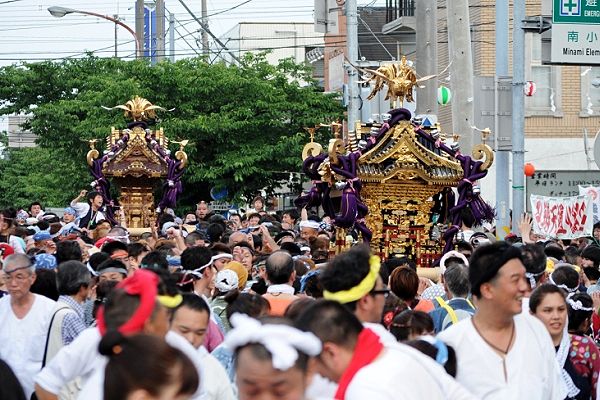 清瀧神社八棟屋根神輿の連合渡御。'12.06.17.