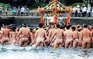 小波くる東浜へ入り込む。'12.07.08.