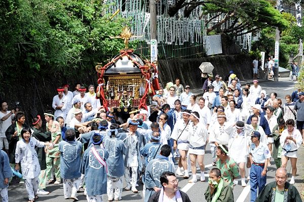 極楽寺切通を喘ぎながらドッコイどっこい!。'12.07.08.