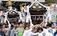 街道を連合で南下する。'12.07.15.