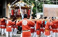 花火の合図と同時に担ぐ。'12.07.01.