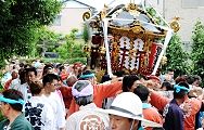 傾き直さぬままの渡御続く。'12.07.01.