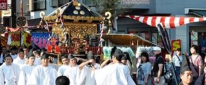久伊豆神社の宮神輿は揉まない。'12.10.07.