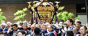 境内から北参道へ。'12.11.03.
