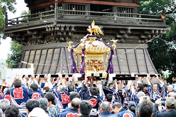 大鐘楼前での最後の差し切り。'12.11.03.