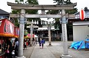 参道に並ぶ夜店。'12.10.14.