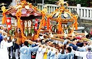 二基並んで大鳥居まで神輿揉み。'12.07.22.