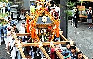 宮神輿の大鳥居からの宮出し。'12.07.22.