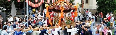 睦神輿は別方向へ巡行。'12.07.22.