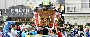 入り込む義経小路のクリニック駐車場。'13.02.03.