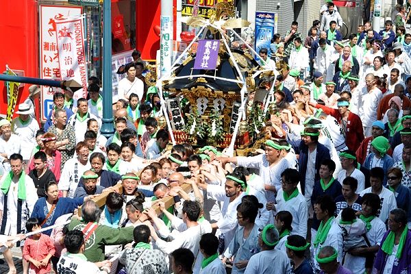 厳島神社お膝元のエメロード商店街。'13.05.05.