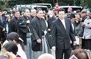 宮司の後を横綱日馬富士。'13.01.03.
