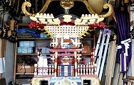 神輿庫の御嶽神輿。'13.04.07.