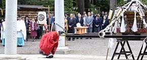 参道鳥居下での出御祭。'13.05.12.