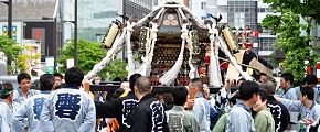 坂道を京成へと。'13.05.12.