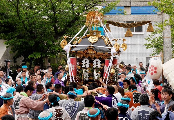担ぎ手が同好会に変わる。'14.04.29.