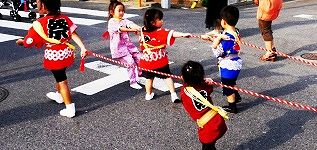 真剣な稚児たち。'14.06.21.