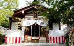 稲毛神社の社殿。'14.08.03.