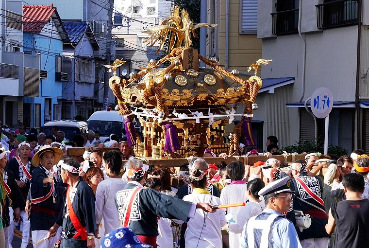 日陰から渡御再開。'14.08.17.
